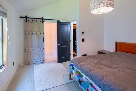 Tiny photo for 335 S Cottonwood Street, Sisters, OR 97759 (MLS # 220215710)