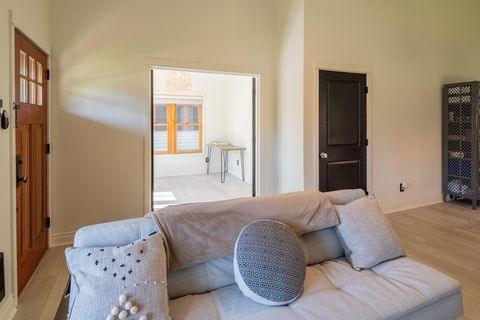 Tiny photo for 335 S Cottonwood Street, Sisters, OR 97759 (MLS # 220215710)