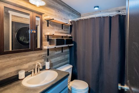 Tiny photo for 335 S Cottonwood Street, Sisters, OR 97759 (MLS # 220215710)