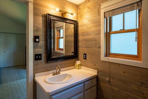 Tiny photo for 335 S Cottonwood Street, Sisters, OR 97759 (MLS # 220215710)