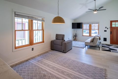 Tiny photo for 335 S Cottonwood Street, Sisters, OR 97759 (MLS # 220215710)