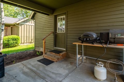 Tiny photo for 335 S Cottonwood Street, Sisters, OR 97759 (MLS # 220215710)