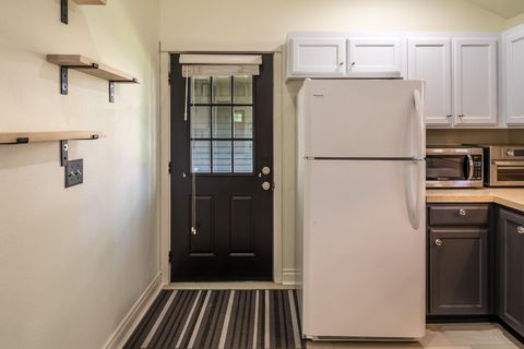 Tiny photo for 335 S Cottonwood Street, Sisters, OR 97759 (MLS # 220215710)