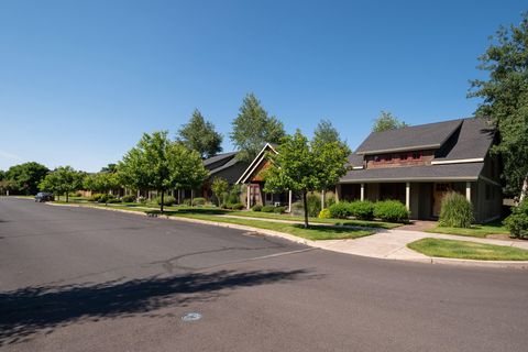 Tiny photo for 335 S Cottonwood Street, Sisters, OR 97759 (MLS # 220215710)