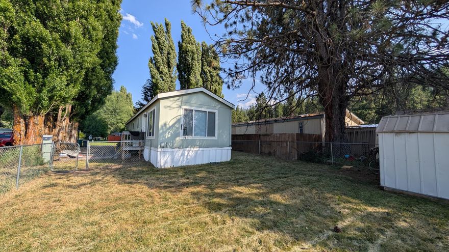 Well-maintained mobile home in Round Lake Estates, backs up to the golf course and pond for gorgeous views and sunsets. Fully fenced and a storage shed for your toys or tools.