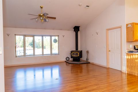 Tiny photo for 8104 Prairie Dog Drive, Bonanza, OR 97623 (MLS # 220211108)