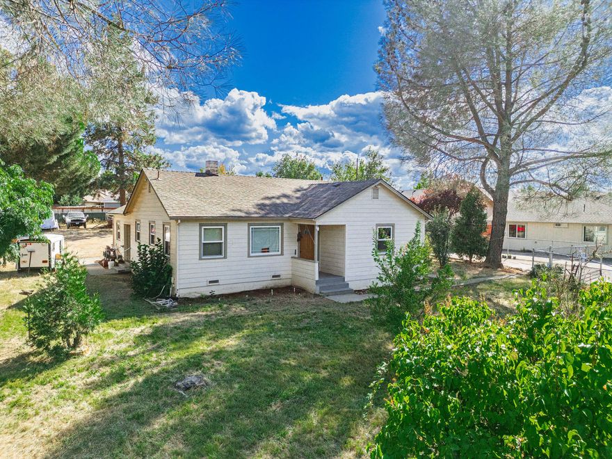 Great opportunity for multi-family, STR, or First-time buyers. Two (2) different lots (423 & 425 W Park) included in this sale! 

This versatile property includes two separate lots, a detached garage and a charming home - perfect for multifamily development, a short-term rental, fix and flip, or a great starter home. 

The property is fully fenced for privacy and security, according to planning, both lots are zoned R-2, allowing for an ADU or multi-dwelling units (up to 5+), offering excellent investment potential.