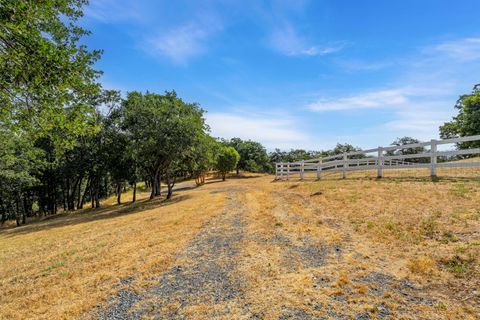 Tiny photo for 6048 Tolo Road, Central Point, OR 97502 (MLS # 220211709)