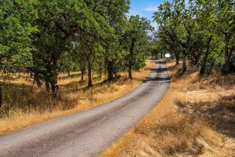 Tiny photo for 6048 Tolo Road, Central Point, OR 97502 (MLS # 220211709)