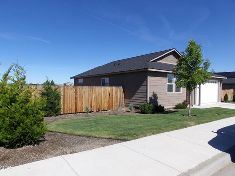 Tiny photo for 898 SE Strawberry Lane, Madras, OR 97741 (MLS # 220224498)