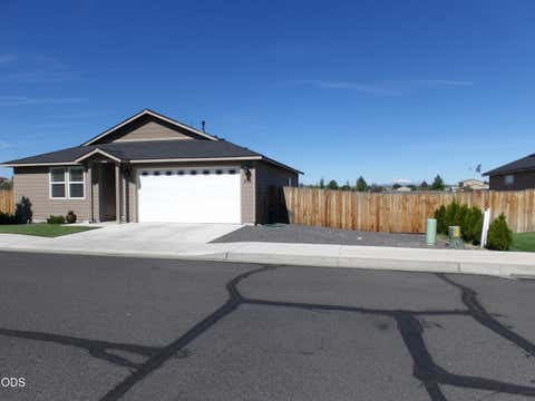 Tiny photo for 898 SE Strawberry Lane, Madras, OR 97741 (MLS # 220224498)
