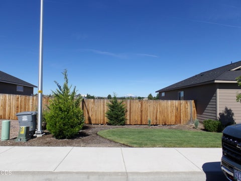 Tiny photo for 898 SE Strawberry Lane, Madras, OR 97741 (MLS # 220224498)