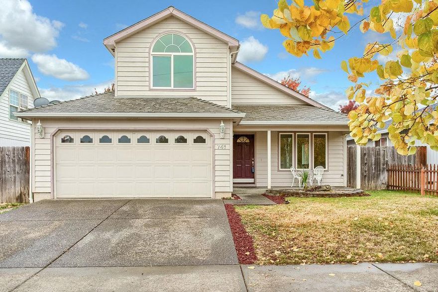 Fantastic opportunity for a freshly remodeled home in Southwest Medford. This 2 story home features a great floor plan with a good sized back yard and cement patio. Master bedroom on the main level and vaulted ceilings in the living room. New flooring and paint throughout the interior of the home. Come tour this great listing before it's gone!