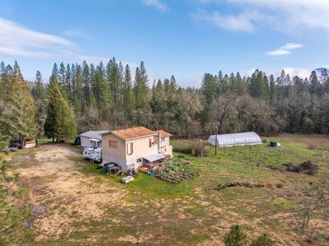 Tiny photo for 424 Genverna Glen Gln, Grants Pass, OR 97527 (MLS # 220215524)