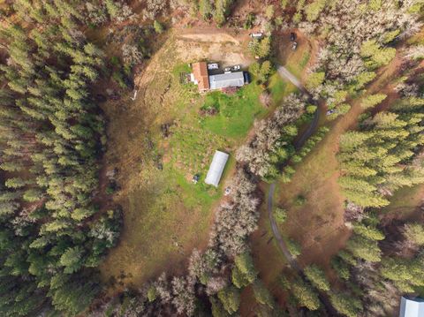 Tiny photo for 424 Genverna Glen Gln, Grants Pass, OR 97527 (MLS # 220215524)