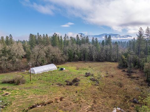 Tiny photo for 424 Genverna Glen Gln, Grants Pass, OR 97527 (MLS # 220215524)