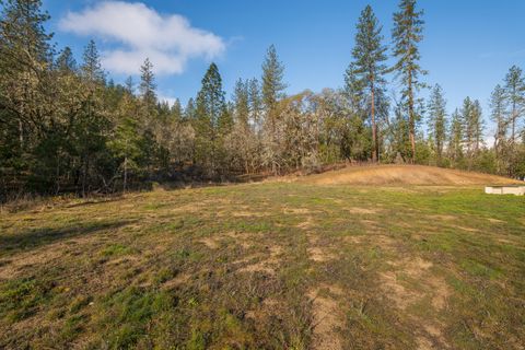 Tiny photo for 424 Genverna Glen Gln, Grants Pass, OR 97527 (MLS # 220215524)