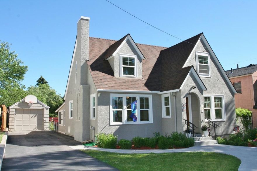 Can You Say Curb Appeal Plus? Outstanding geothermal home boasting loads of character with 2593 SQFT that includes a 360 SQFT sun-room, 3 possibly 4 bedrooms, 2.5 bathrooms updated with tile finishes & walk-in showers. Charming living room with beautiful solid oak flooring & brick fireplace, super new & shiny clean kitchen with pantry & breakfast bar, lots of new lighting, handy den with new carpet & abundant storage, massive laundry room, loads of fresh paint, clean attractive vinyl windows & custom blinds, 2019 composition roof & new geothermal water heater too. All this sitting on a beautifully mature landscaped lot with in-ground sprinkler system providing many shade trees, perennials, roses & more. Terrific gated alley access for boat or RV'S, 10x20 & 10x10 storage buildings, and a 12x40 geothermally heated garage. Close to park, bike path, OIT, Sky Lakes & Downtown!