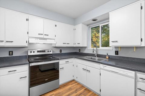 Tiny photo for 1153 Wards Creek Road, Rogue River, OR 97537 (MLS # 220211389)