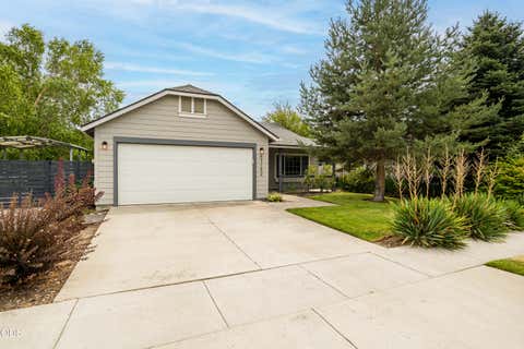 Tiny photo for 63152 Watercress Way, Bend, OR 97701 (MLS # 220227332)
