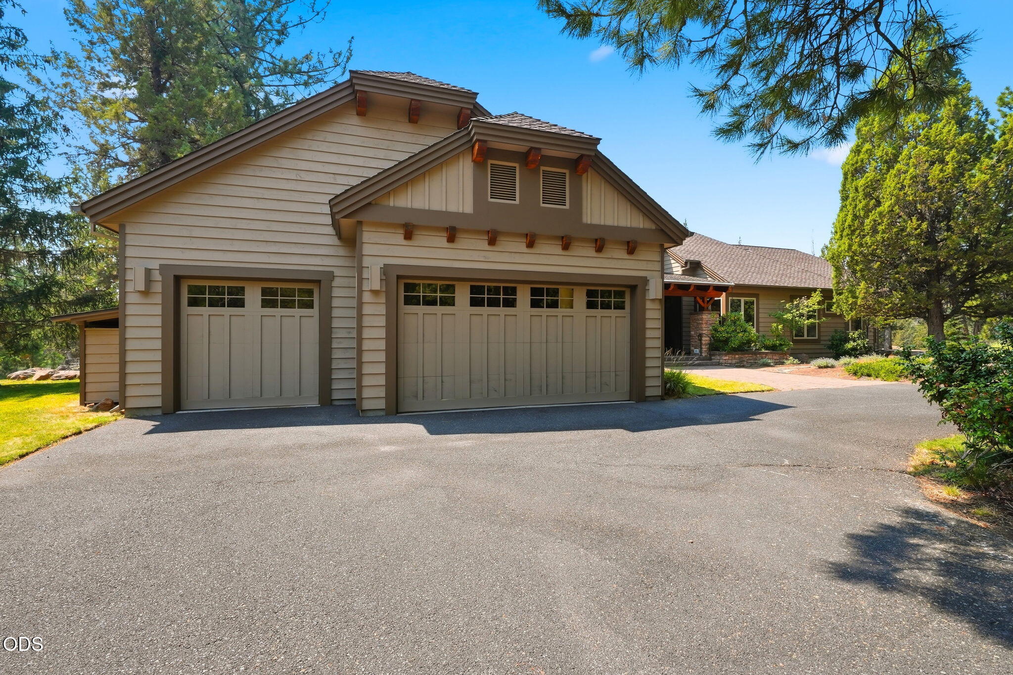 16863 Royal Coachman Drive