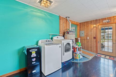 Tiny photo for 1067 SE Ashley Place, Grants Pass, OR 97526 (MLS # 220212576)