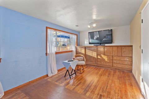 Tiny photo for 1067 SE Ashley Place, Grants Pass, OR 97526 (MLS # 220212576)