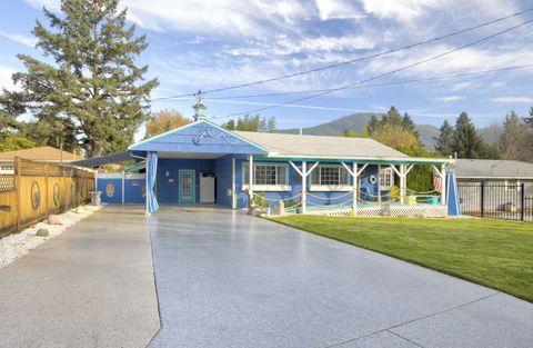 Tiny photo for 1067 SE Ashley Place, Grants Pass, OR 97526 (MLS # 220212576)