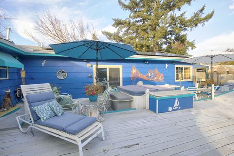 Tiny photo for 1067 SE Ashley Place, Grants Pass, OR 97526 (MLS # 220212576)