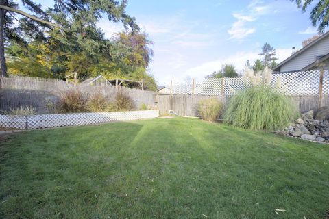 Tiny photo for 1067 SE Ashley Place, Grants Pass, OR 97526 (MLS # 220212576)