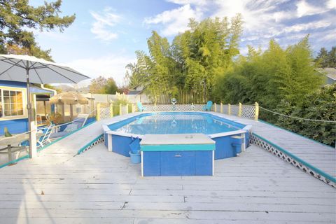 Tiny photo for 1067 SE Ashley Place, Grants Pass, OR 97526 (MLS # 220212576)