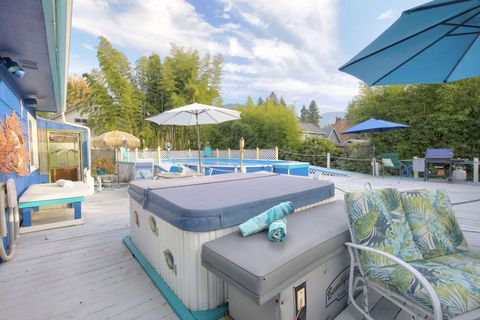 Tiny photo for 1067 SE Ashley Place, Grants Pass, OR 97526 (MLS # 220212576)