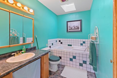 Tiny photo for 1067 SE Ashley Place, Grants Pass, OR 97526 (MLS # 220212576)