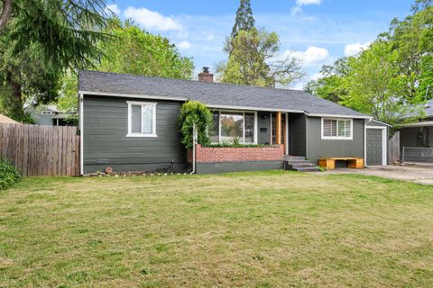 Tiny photo for 1516 Wilson Place, Medford, OR 97504 (MLS # 220220020)