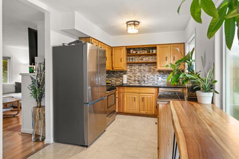 Tiny photo for 1516 Wilson Place, Medford, OR 97504 (MLS # 220220020)