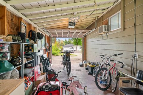 Tiny photo for 1516 Wilson Place, Medford, OR 97504 (MLS # 220220020)