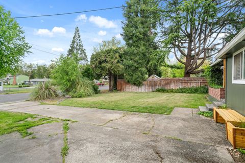 Tiny photo for 1516 Wilson Place, Medford, OR 97504 (MLS # 220220020)