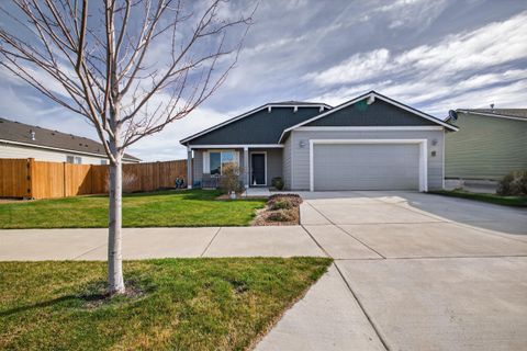 Photo of 1225 NW Willow Parkway Road, Madras, OR 97741 (MLS # 220217489)