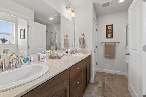 Tiny photo for 1225 NW Willow Parkway Road, Madras, OR 97741 (MLS # 220217489)