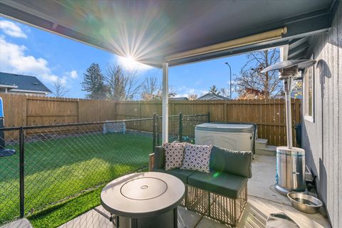 Tiny photo for 2491 Destiny Lane, Medford, OR 97501 (MLS # 220212359)