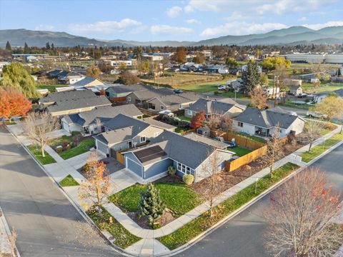 Tiny photo for 2491 Destiny Lane, Medford, OR 97501 (MLS # 220212359)