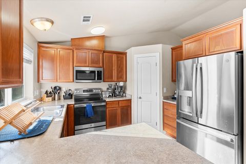 Tiny photo for 2491 Destiny Lane, Medford, OR 97501 (MLS # 220212359)