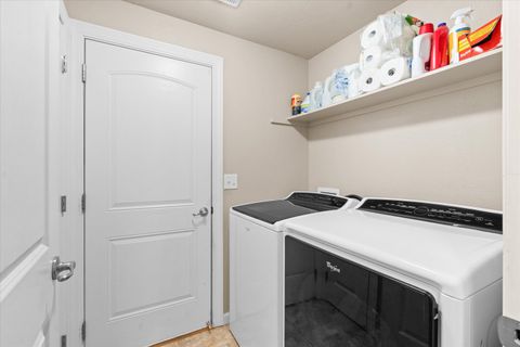 Tiny photo for 2491 Destiny Lane, Medford, OR 97501 (MLS # 220212359)