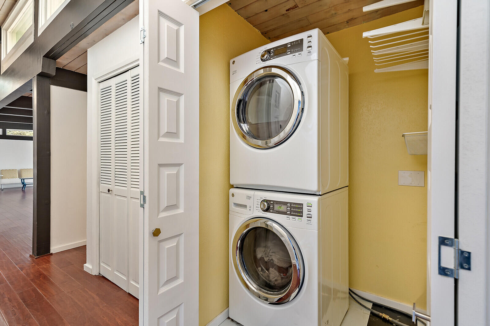 Country Club Manor - Residential