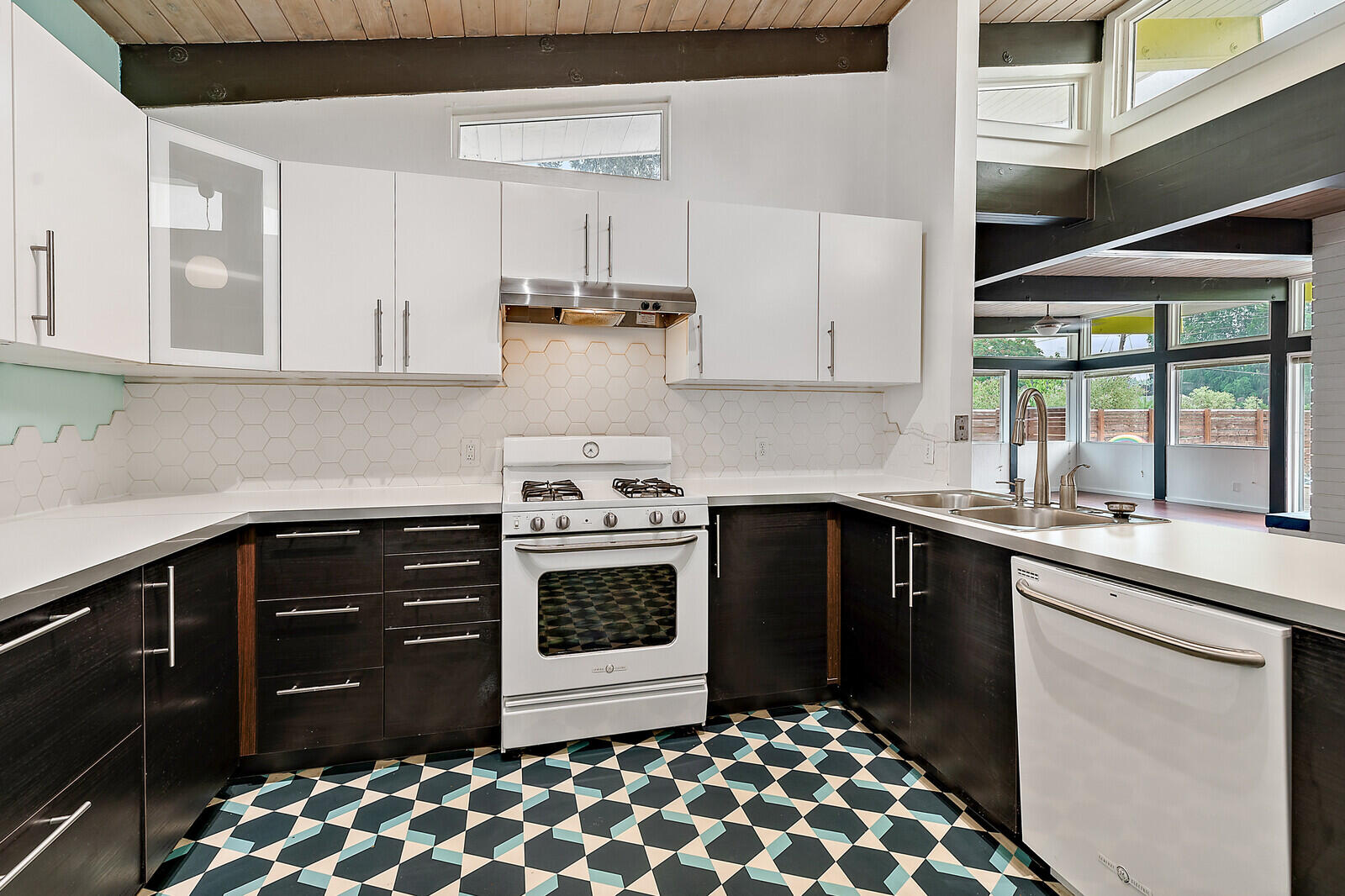 Country Club Manor - Residential