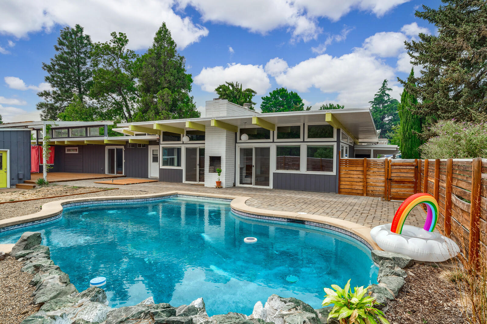 Country Club Manor - Residential