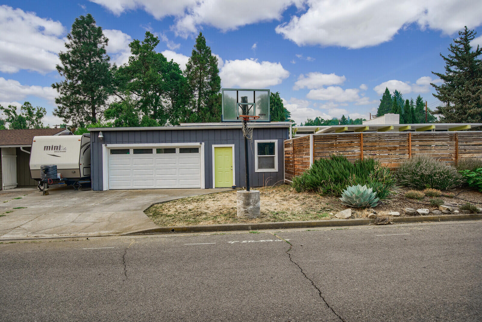 Country Club Manor - Residential