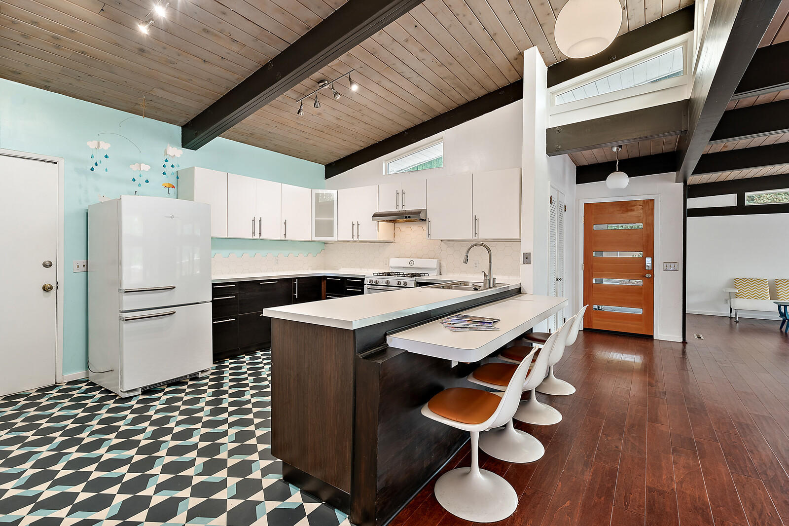 Country Club Manor - Residential