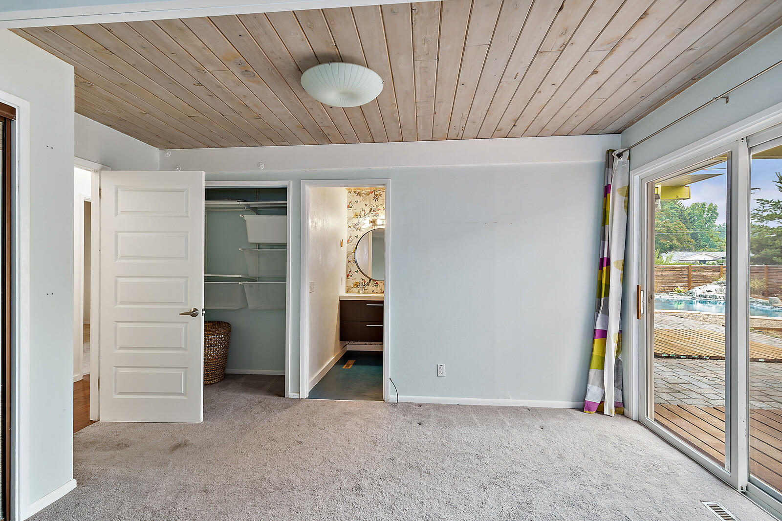 Country Club Manor - Residential