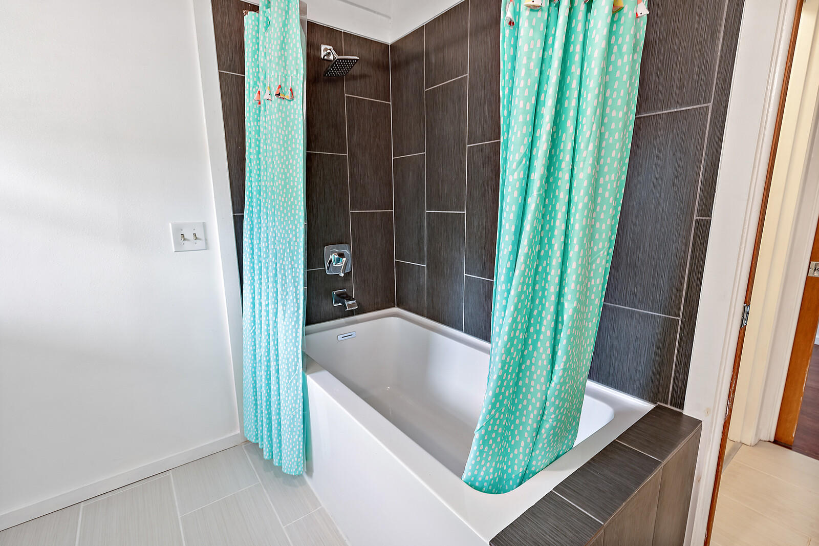 Country Club Manor - Residential